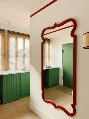 Chic Studio near Fabrika By Wehost