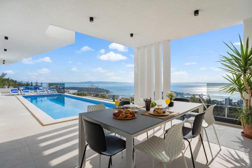 Luxury Villa Sagnia 4 en suite bedrooms sea views — 4-Star Luxury Hotel in Makarska, Croatia