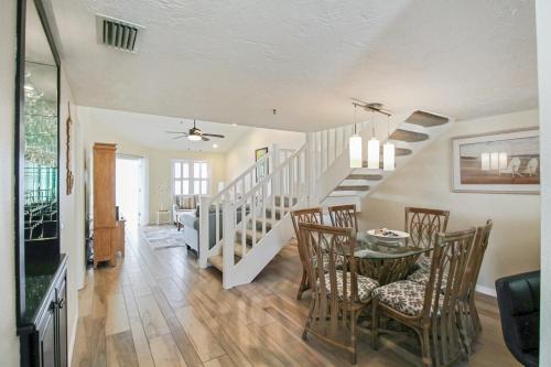 Spacious 3BR Siesta Key condo with private beach access — 4-Star Luxury Hotel in Siesta Key, United States