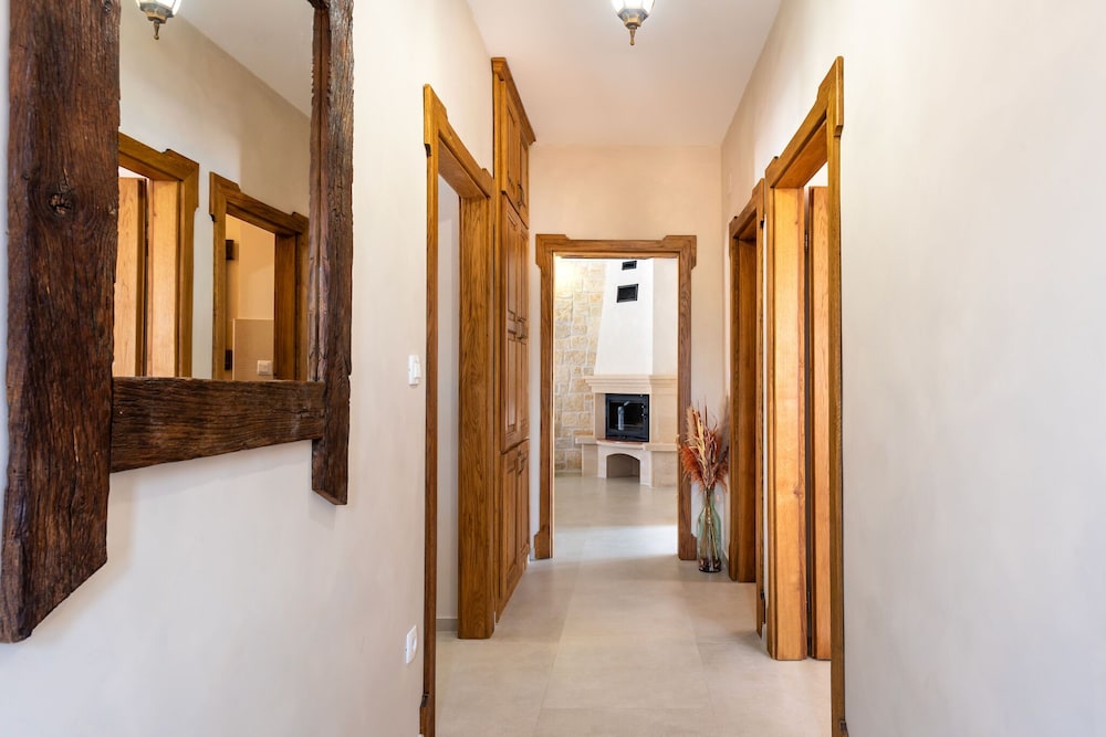 Villa Kole — 4-Star Luxury Hotel in Drnis, Croatia