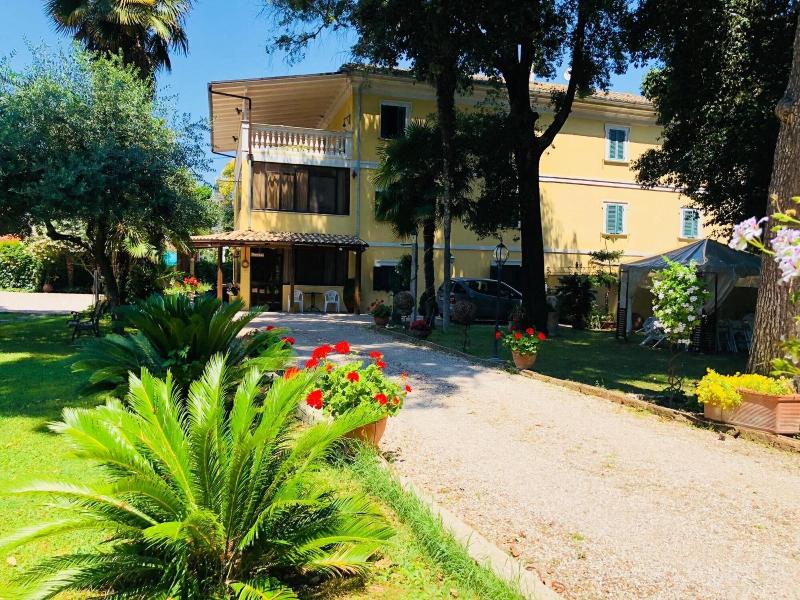 Villa Berghella — 4-Star Luxury Hotel in Pescara, Italy