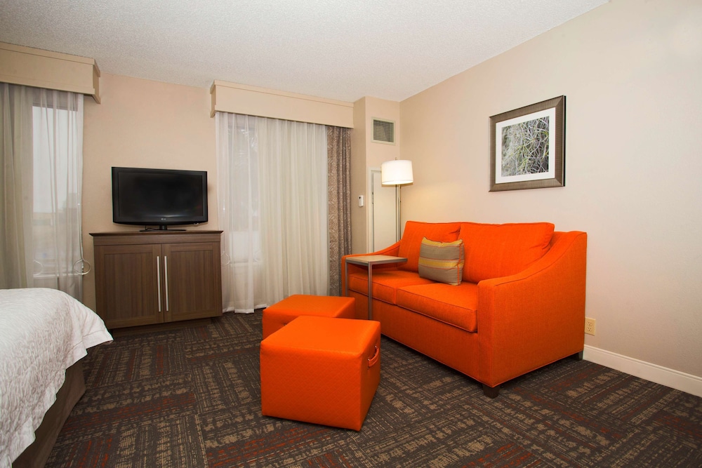 Hampton Inn & Suites Valdosta Conference Center - photo 36