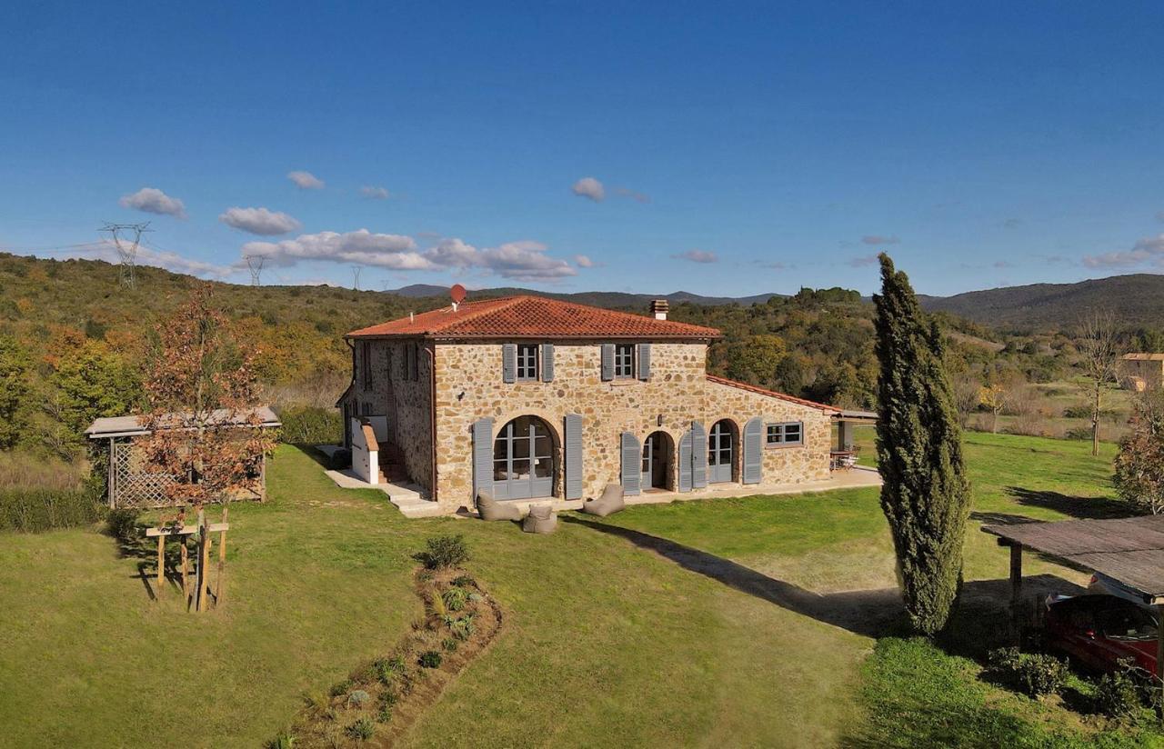 Casa la Pratellaccia 6&2 Emma Villas — 4-Star Luxury Hotel in Monteverdi Marittimo, Italy