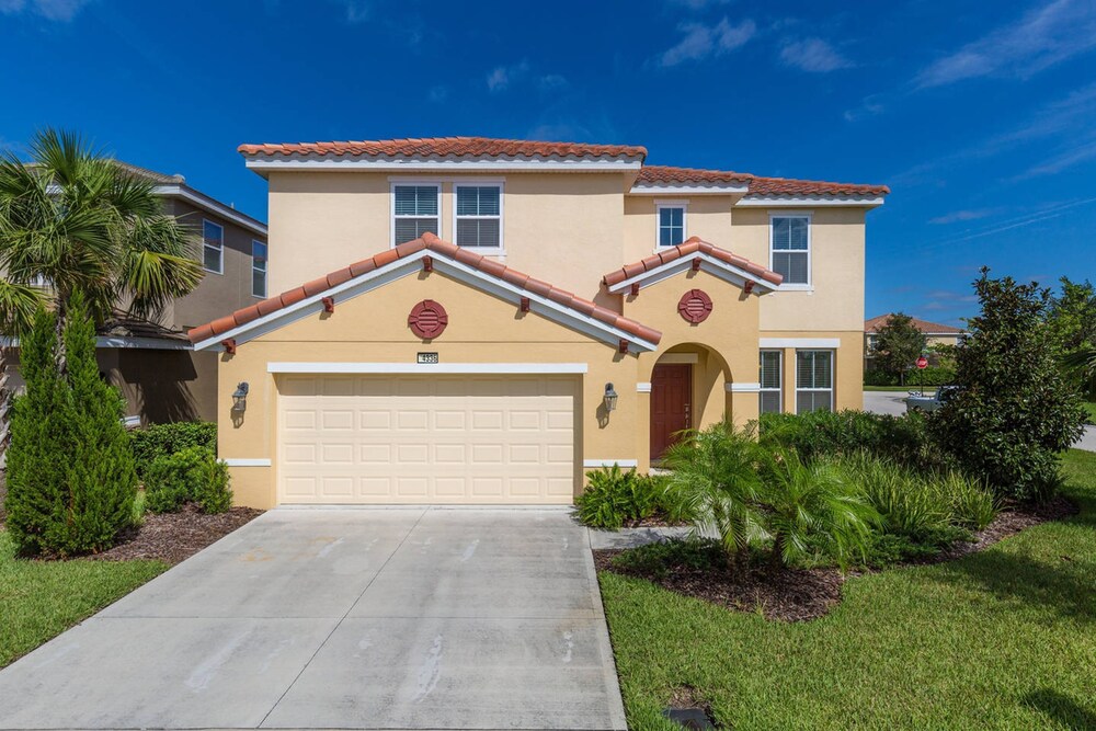 4336 Six bed House Water Park Solterra Resort 15 Min from Disney in Davenport, United States