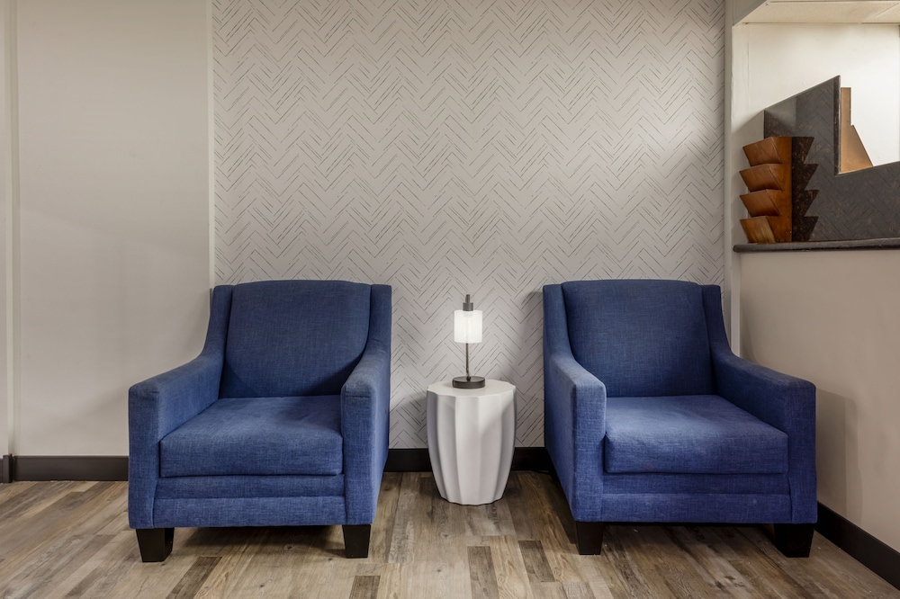 Super 8 by Wyndham Laredo - photo 4