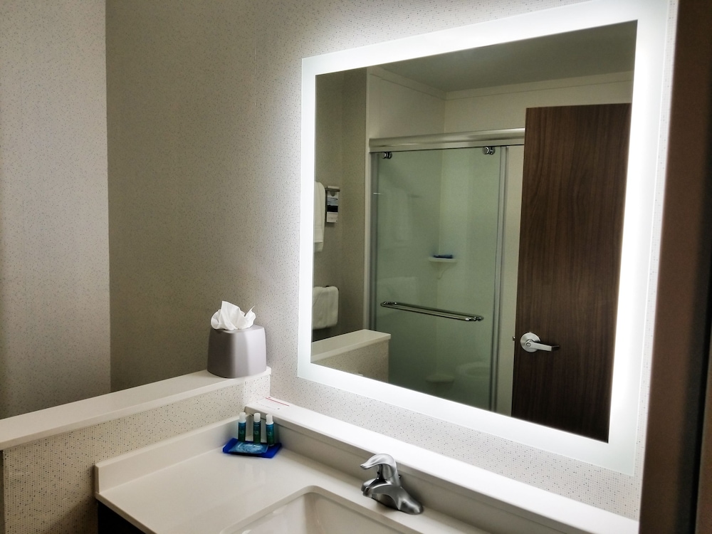 Holiday Inn Express & Suites Charlotte NE University Area by IHG - photo 31