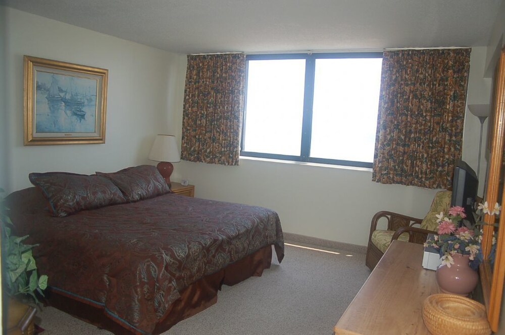 Shoreham Towers 2c 3 Bedroom Condo by RedAwning - photo 4