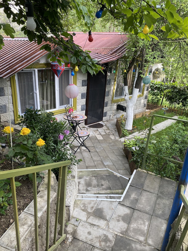 Mimihouse — 4-Star Luxury Hotel in Tbilisi, Georgia