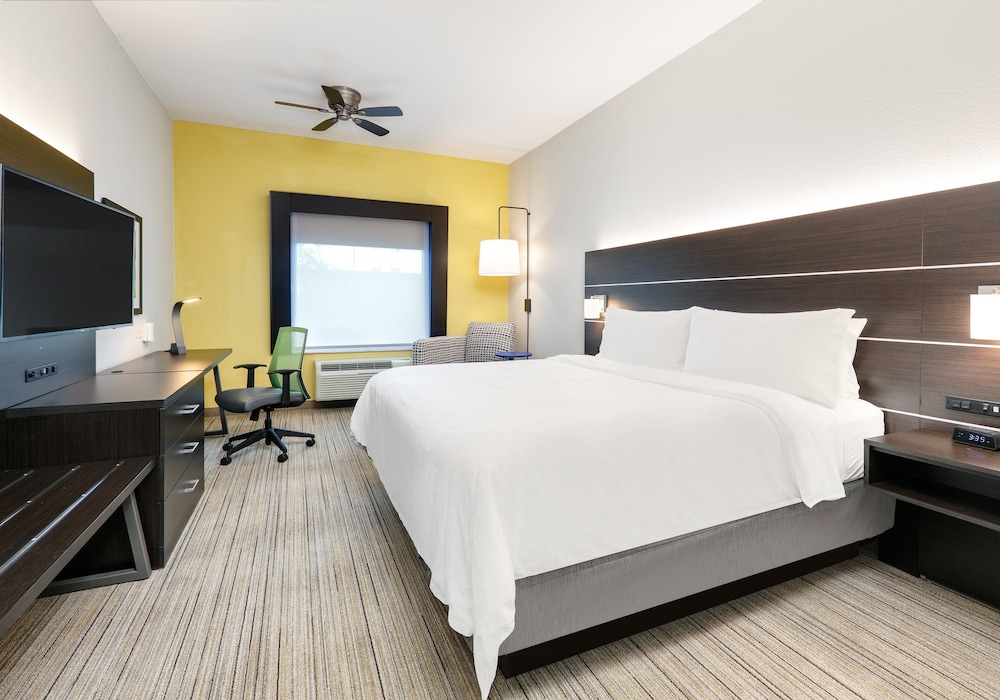 Holiday Inn Express Hotel & Suites Cleburne by IHG - photo 6