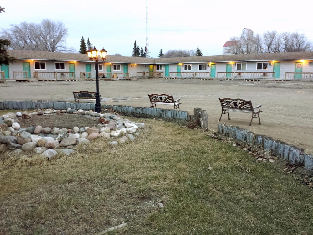 Moosomin Motel — hotel in Moosomin