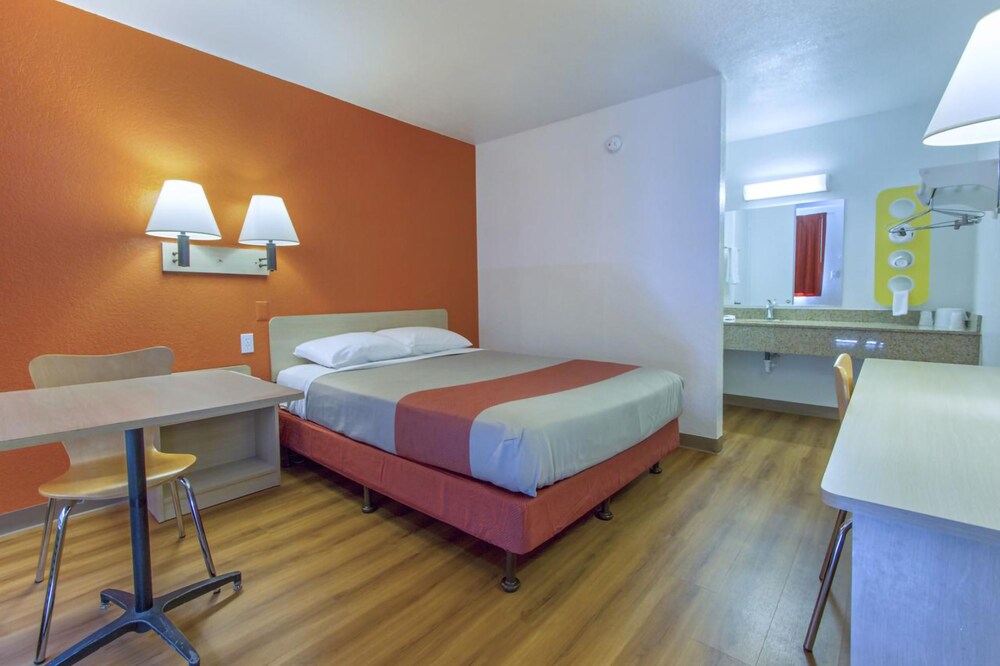 Phoenix Inn - photo 23