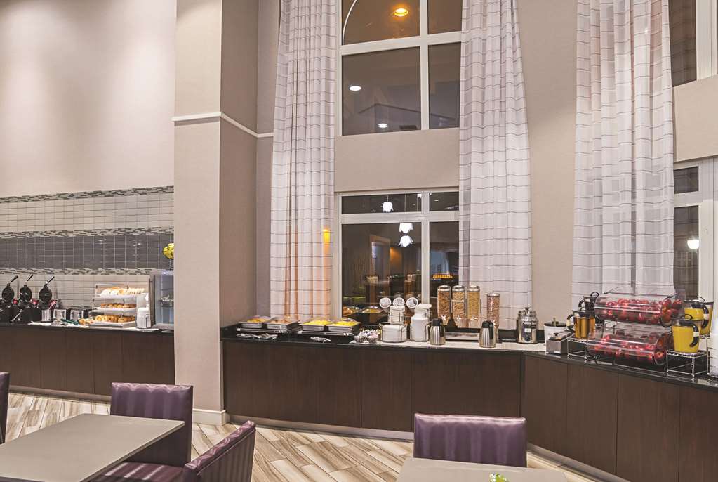 La Quinta Inn & Suites by Wyndham Flagstaff - photo 47