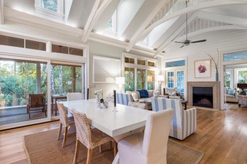 417 Amaranth Road by Akers Ellis Rentals — 4-Star Luxury Hotel in Kiawah Island, United States