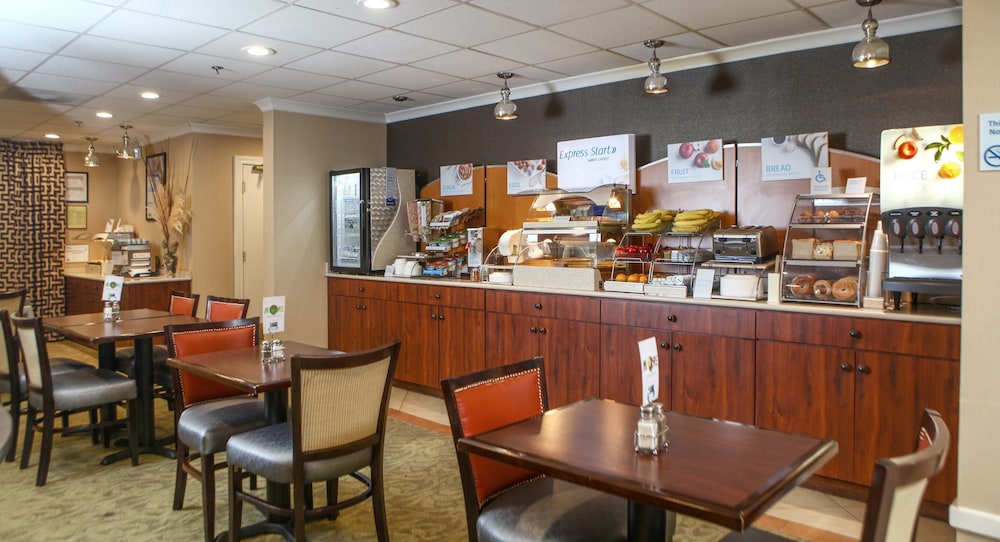 Holiday Inn Express Atlanta Emory University Area by IHG - photo 44