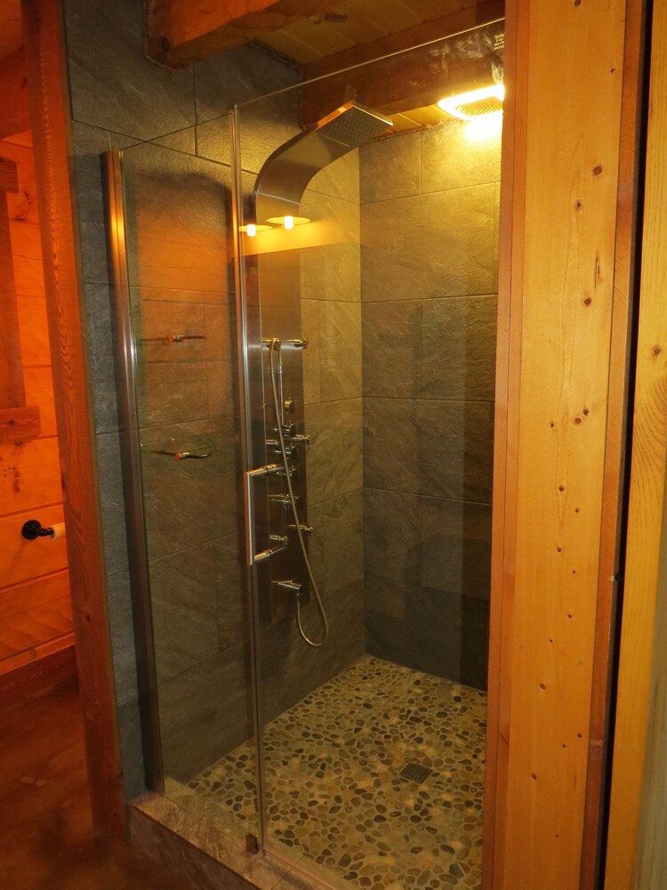 Southern Comfort Lakeside Cabin Resort - photo 46