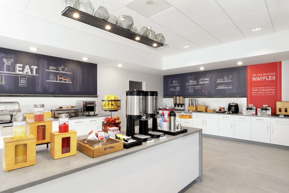 Hampton Inn O'Fallon - photo 21