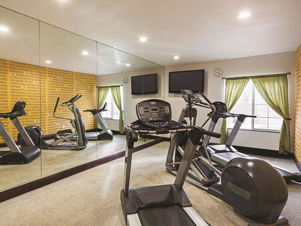 La Quinta Inn & Suites by Wyndham Fresno Northwest - photo 14