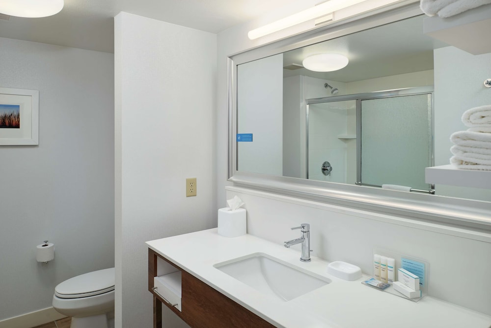 Hampton Inn & Suites Rogers - photo 24