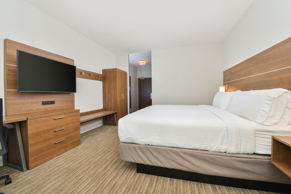Holiday Inn Express & Suites Chadron by IHG - photo 11