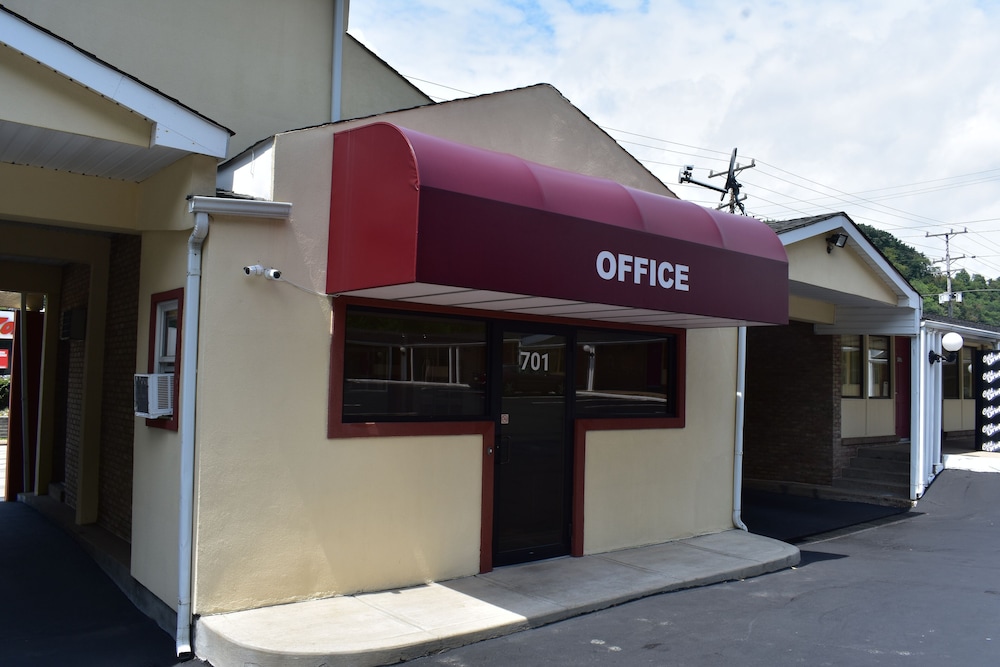 South Hills Motel - photo 48