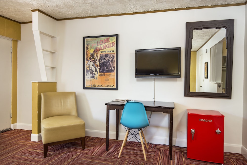 Aikens Lodge - photo 5