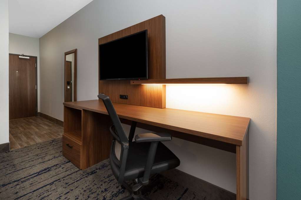 La Quinta Inn & Suites by Wyndham Dallas Frisco Stadium - photo 19