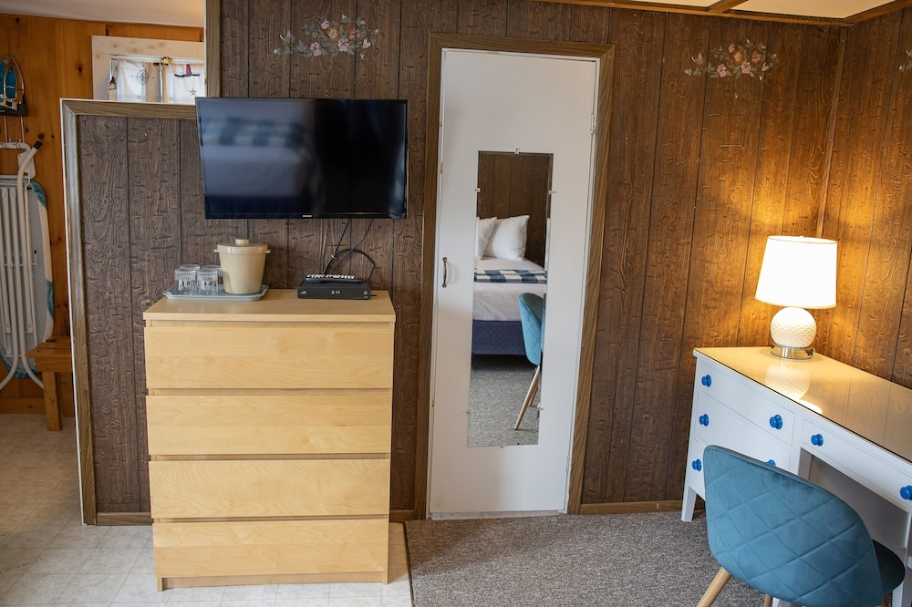 Isleview Motel and Cottages - photo 28