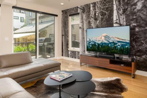 Your Downtown Urban Sanctuary Walk to EVERYTHING in Bozeman, United States