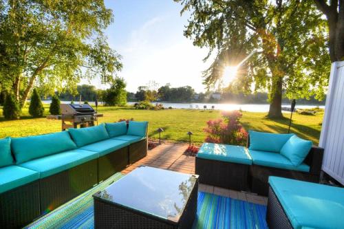 Riverfront Retreat Water front and dog friendly — hotel in Two Rivers