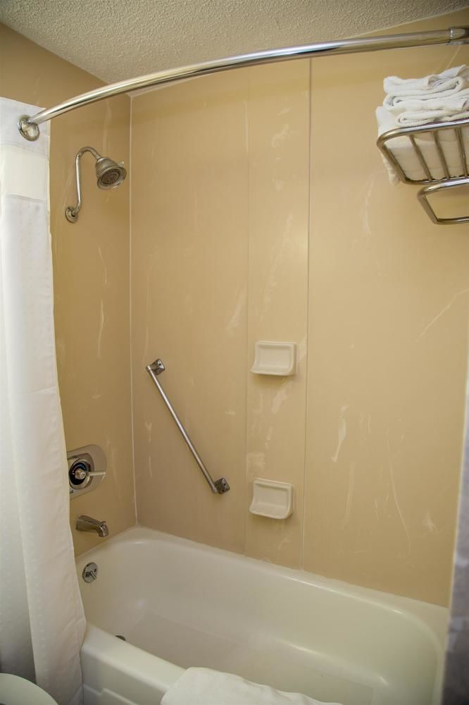 Ramada Plaza Rochester Airport - photo 31