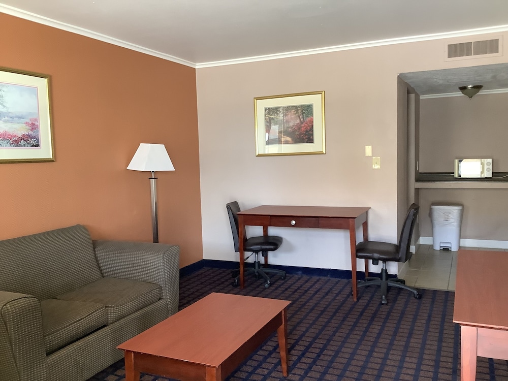 Silver Spur Vintage Inn & Suites - photo 33