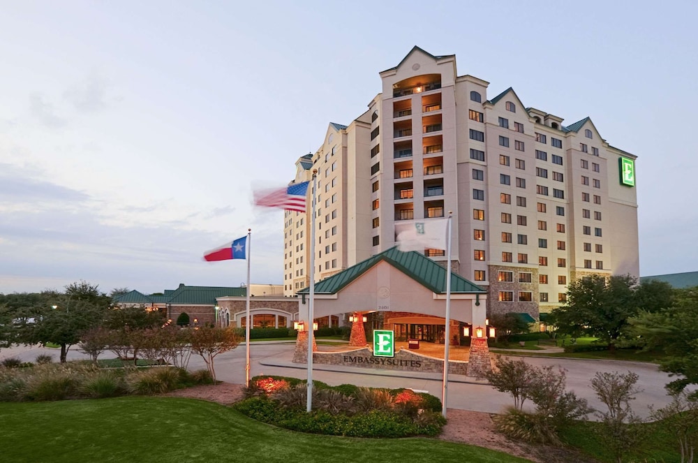 Embassy Suites by Hilton Dallas DFW Airport North - carbon neutral hotel in Grapevine