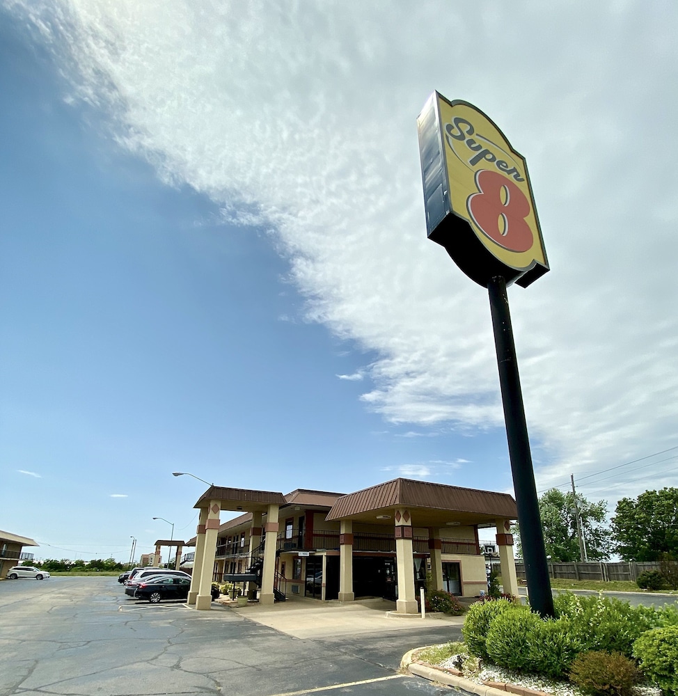 Super 8 by Wyndham Shawnee - photo 35