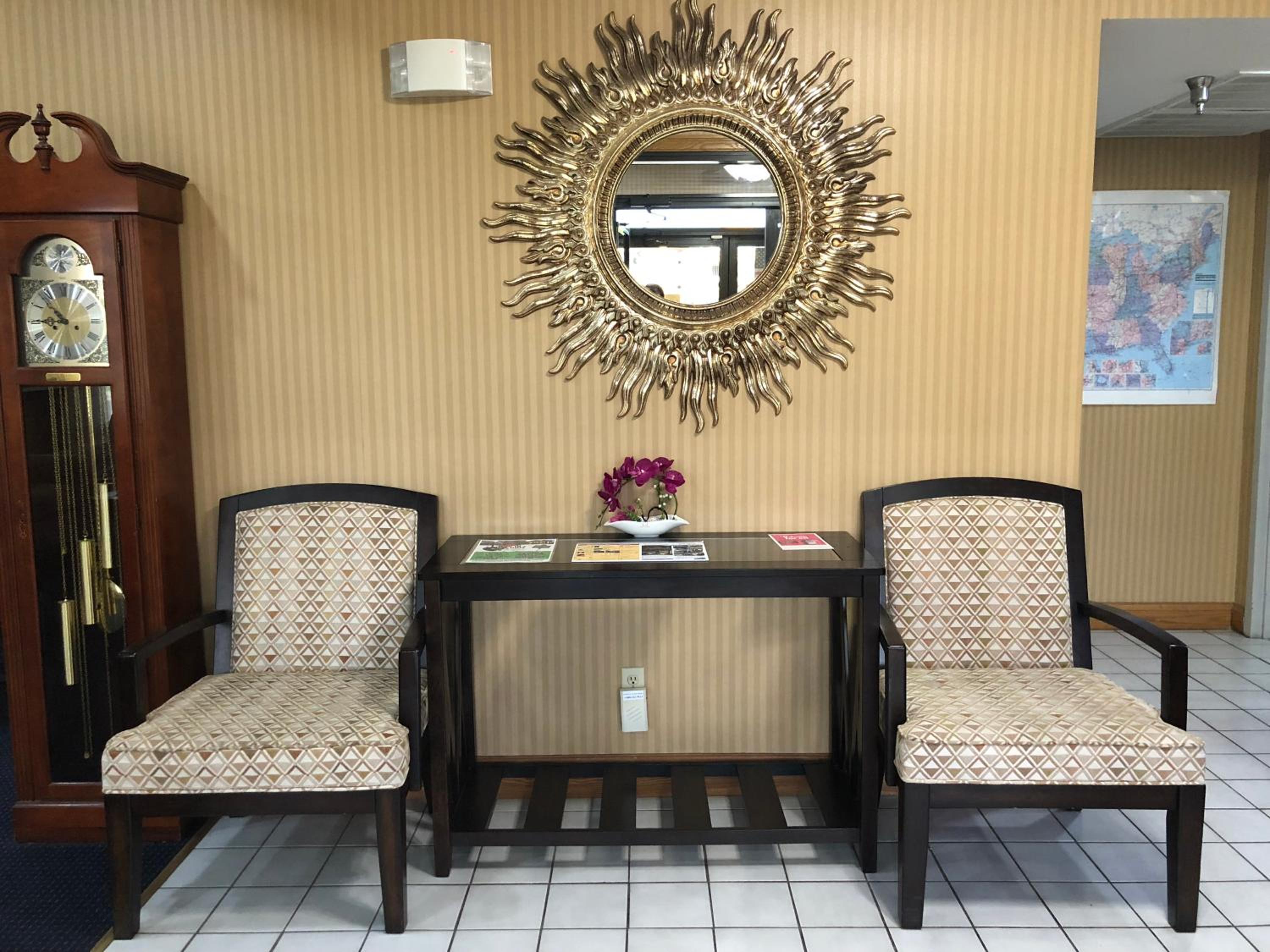 Super 8 by Wyndham Franklin Hwy 31 - photo 22
