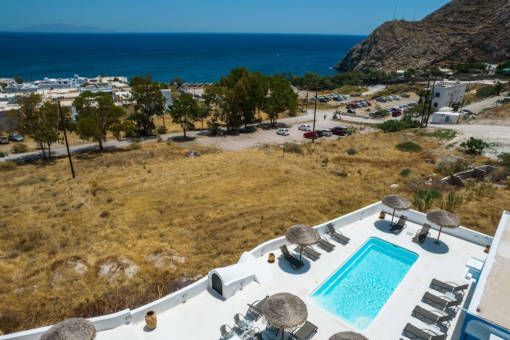Ancient Thera Apartments — 4-Star Luxury Hotel in Mesaria, Greece