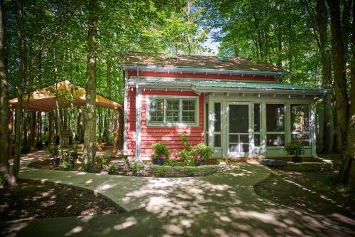 Dollybrook 4 Pet Friendly Community Pool Groups Welcome in Fennville, United States