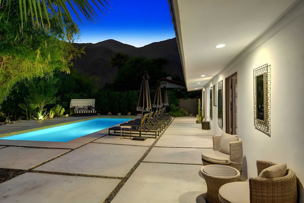 Modern Oasis w Pool Patio Lounge Mountain Views Palo Verde by AvantStay - photo 25
