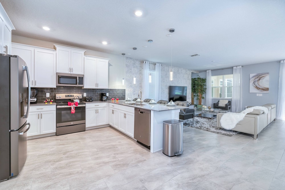 Gorgeous Brand New 7 Bedrooms House With Pool and Game Room at Champions Gate Resort - photo 17