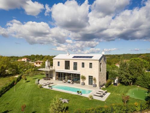 Astounding Istra Villa 4 Bedrooms Villa Mediterranean Influence — 4-Star Luxury Hotel in Sveti Lovrec Pazenaticki, Croatia