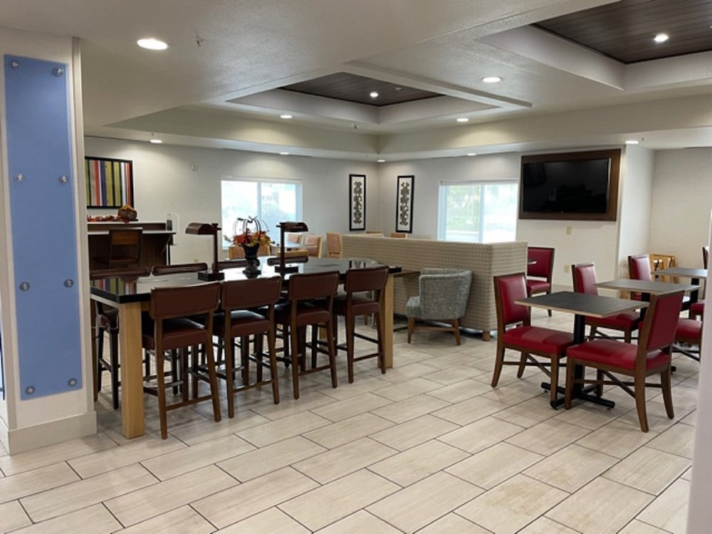 Holiday Inn Express Hotel & Suites Lewisburg by IHG - photo 28