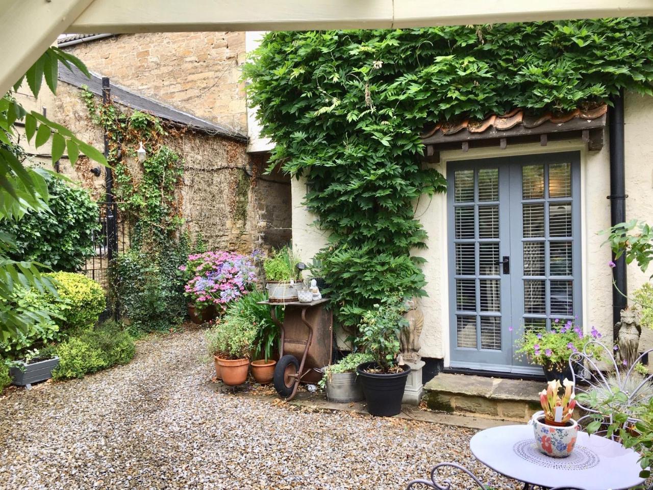 Garden Cottage — 4-Star Luxury Hotel in Wetherby, United Kingdom