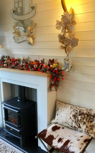 Mistletoe One Luxury Lodge with Hot Tub Windermere — 4-Star Luxury Hotel in Windermere, United Kingdom