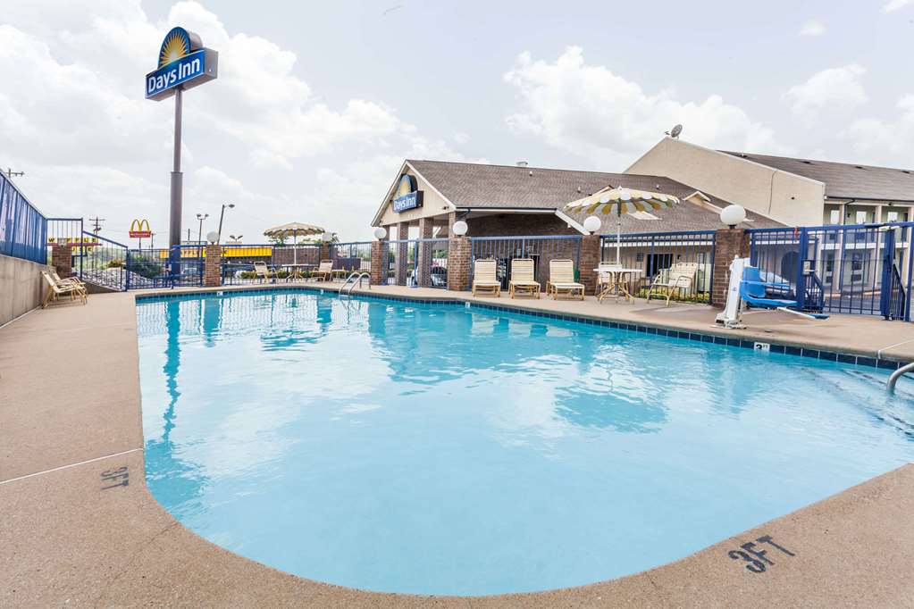Days Inn by Wyndham Nashville North Opryland Area - photo 5