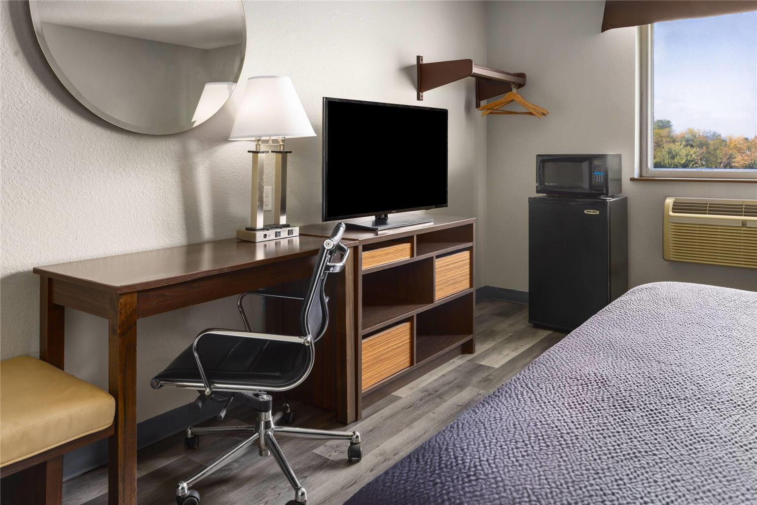 Super 8 by Wyndham Latham Albany Airport - photo 21