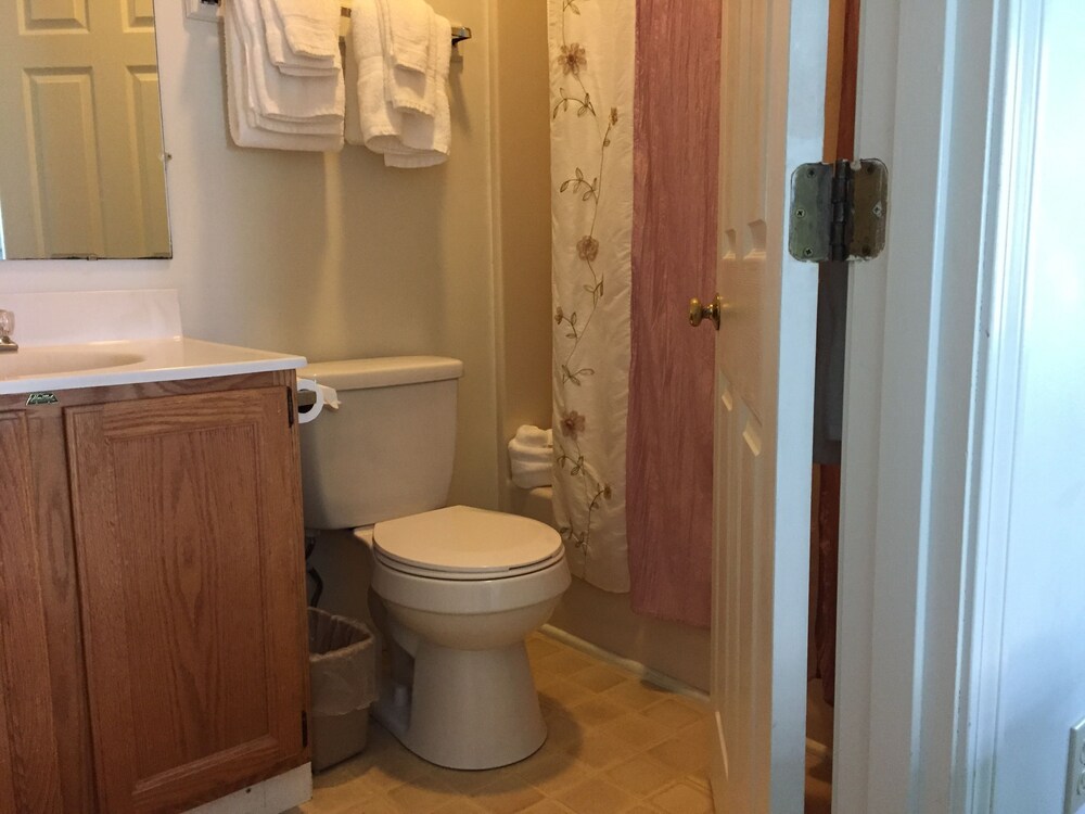 The Lynwood Inn - photo 14