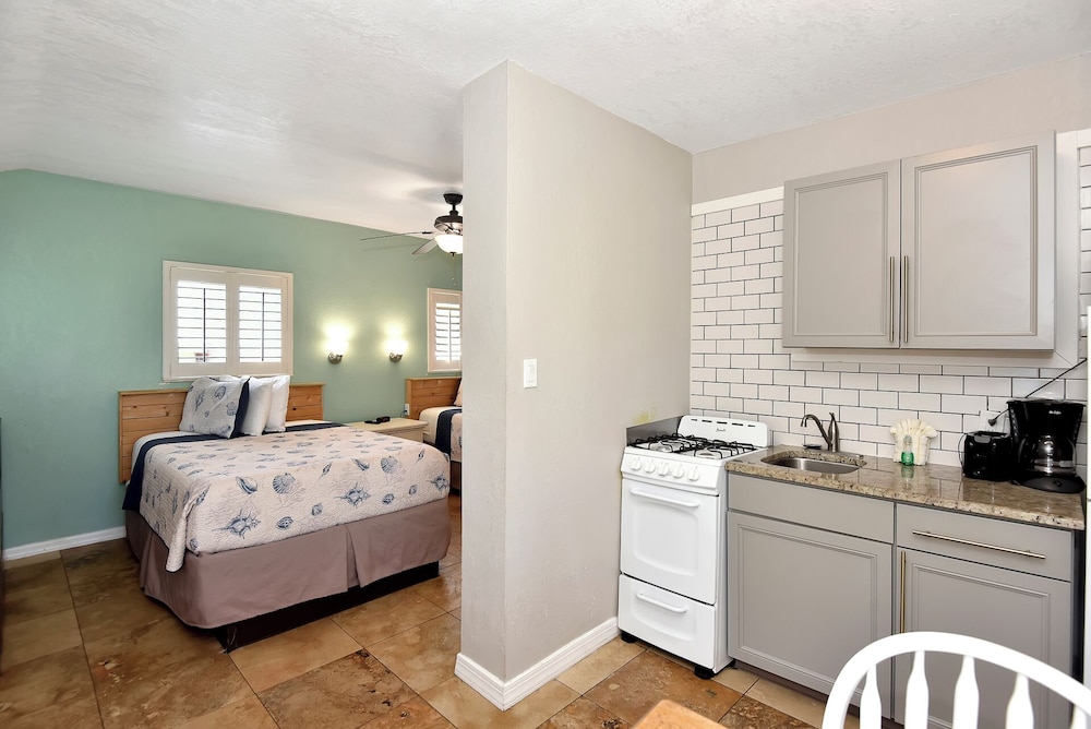 Shoreline Suites & Cabana Cottages - photo 68