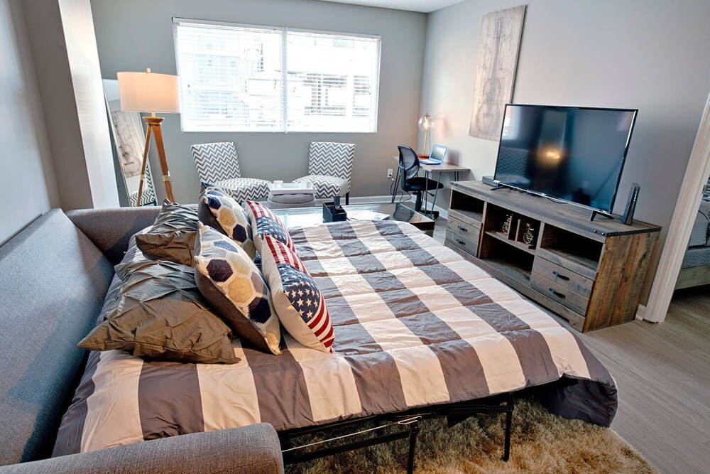 Skyline Suite with Penthouse & Rooftop Deck 6BR by Maddox Hotel - photo 12