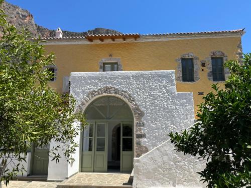Alexander House 2 — 4-Star Luxury Hotel in Leonidio, Greece