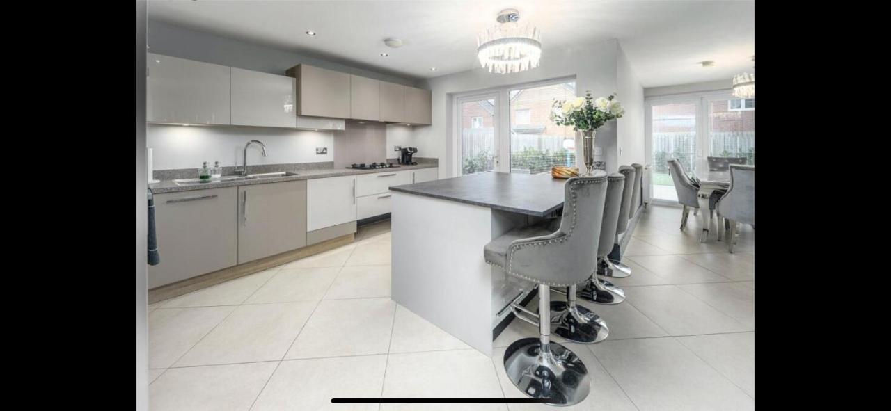 Luxury Durham Home in DH1 Free Parking No Fees — 4-Star Luxury Hotel in Durham, United Kingdom