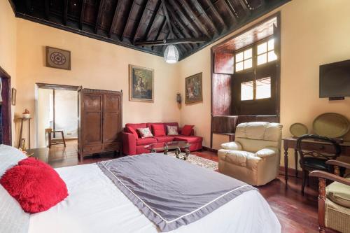 Casa Tradicional Canaria I — 4-Star Luxury Hotel in Garachico, Spain